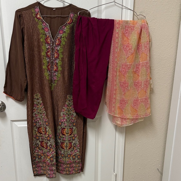 Vintage Brown Pakistani Indian Embroidered Kurta Set with and maroon #811 - Picture 1 of 7